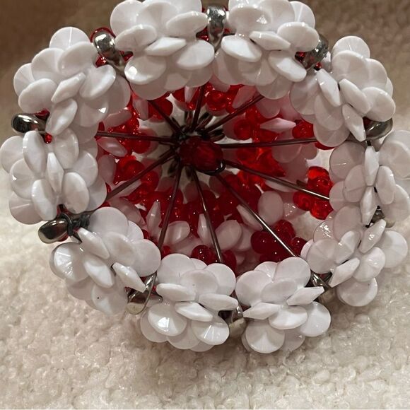 Vintage Handmade Beaded Christmas Safety-pin Dolls Set of 2 Red Green - Picture 14 of 15